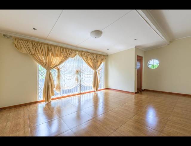 5 BEDROOM HOUSE FOR SALE IN BOUGHTON